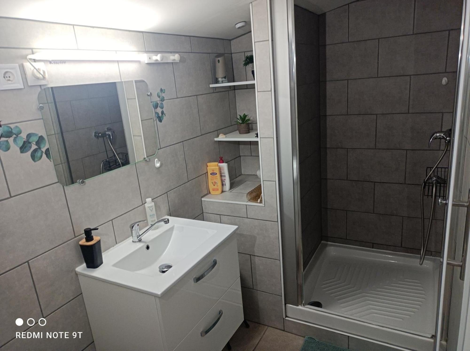 Ecoutez Les Oiseaux Hotel Lunel  Kamer foto