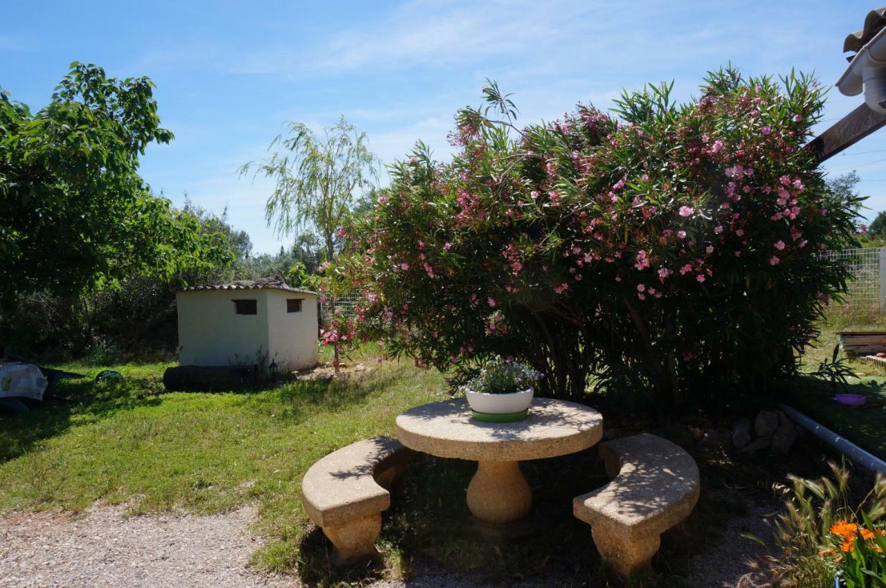 Ecoutez Les Oiseaux Hotel Lunel  Buitenkant foto